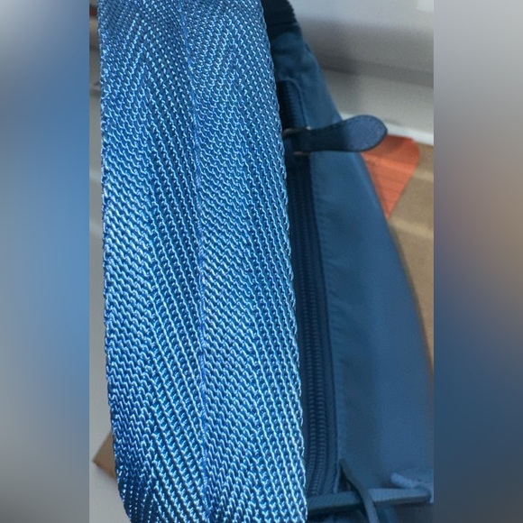 Prada Re-Edition 2000 Blue. Great condition - Picture 3 of 9